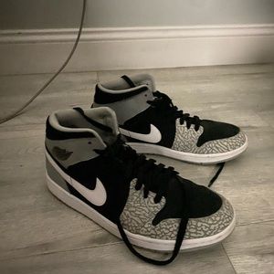 jordan 1 Mid SE